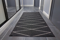  Max musta muovimatto, Pappelina